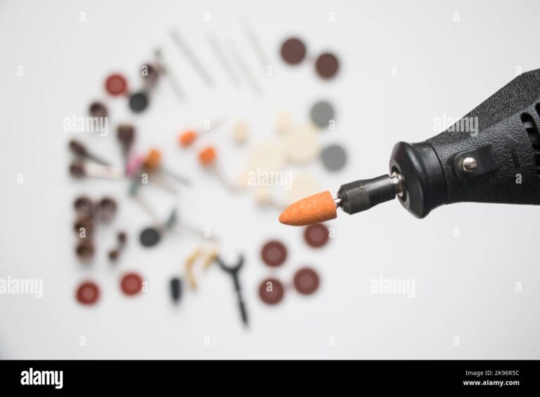 Qué accesorios son compatibles con Dremel Multi Max 30 accesorios dremel sobre fondo blanco