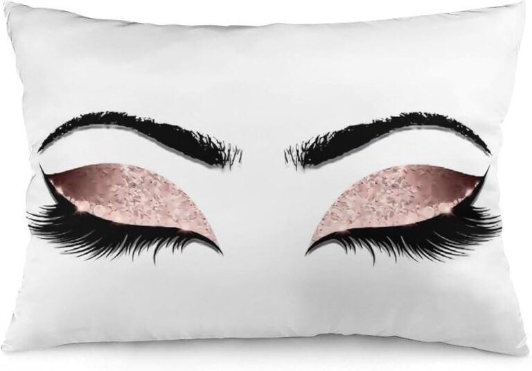 almohada suave sobre cama acogedora