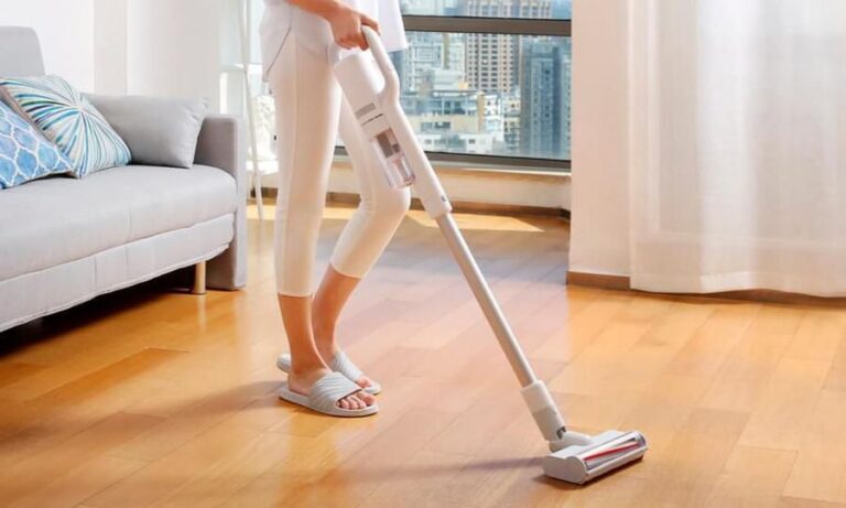 Dónde encontrar las mejores aspiradoras sin bolsa en Chile 20 aspiradora moderna en un hogar chileno