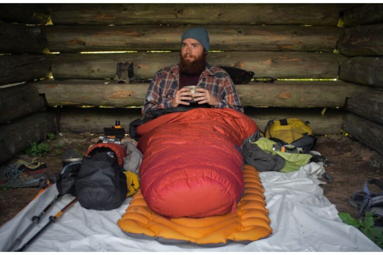 aventura al aire libre con saco de dormir