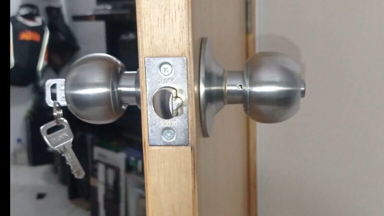 Cómo se saca una chapa de puerta de manera sencilla y rápida 23 herramientas para quitar chapa de puerta