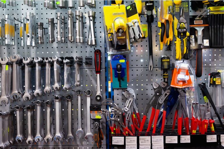 Qué productos y servicios ofrece Ferretería y Pernería Imperio Ltda 27 herramientas y productos de ferreteria variados