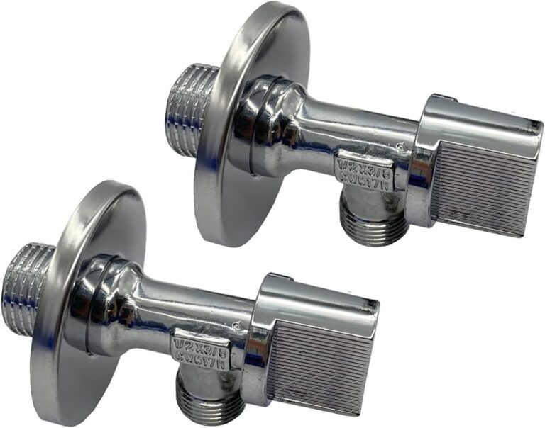 llave angular para wc sobre fondo blanco