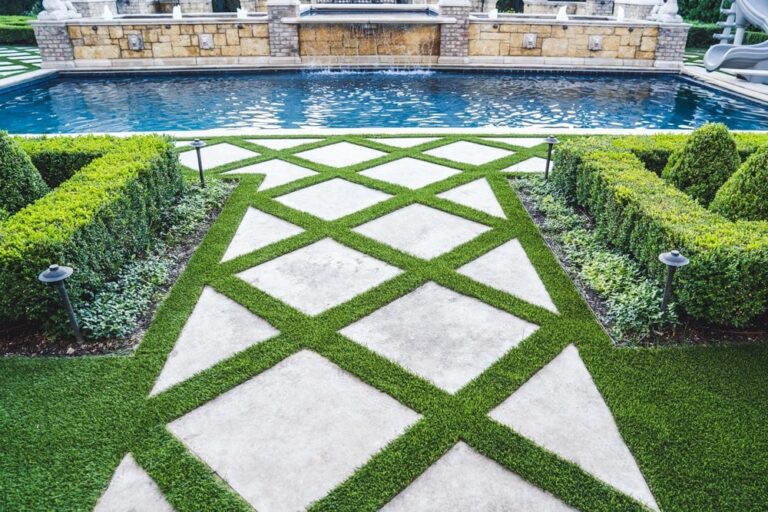 muestra de pasto sintetico en jardin