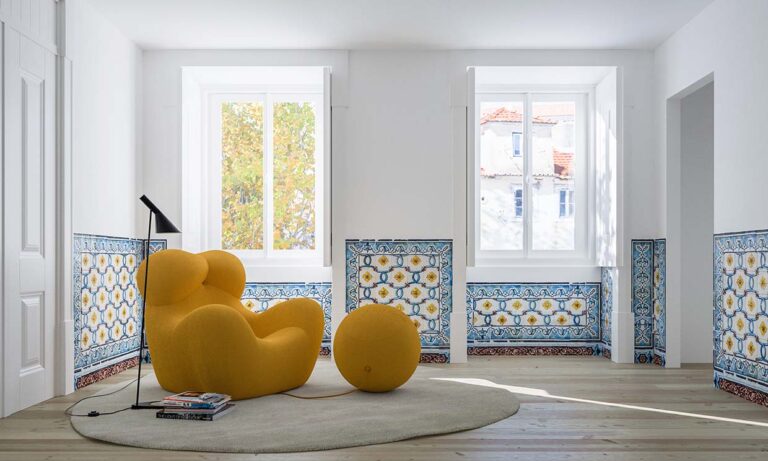 pieza ceramica decorativa en una pared