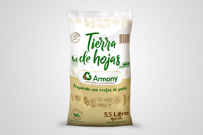 saco de tierra de hoja en jardin