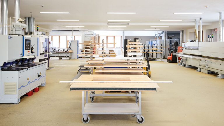 taller de carpinteria con muebles a medida