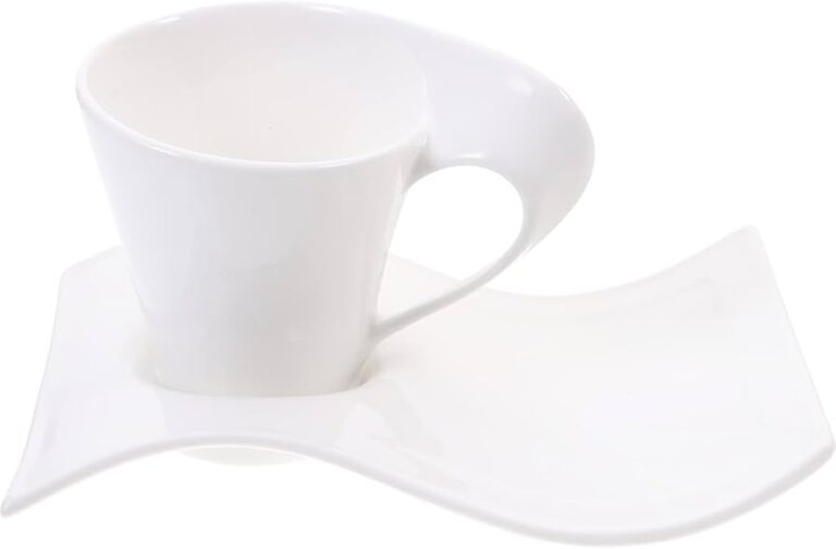 tazas de ceramica decorativas en un hogar